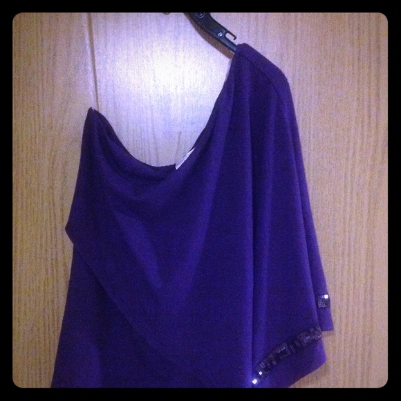 💥Traded💥🌟NEW🌟 NEVER USED one shoulder top.