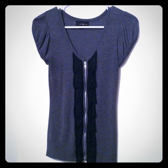 Sweater like zipper grey top