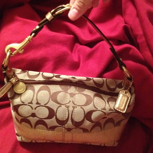 🎈RESERVED🎈 COACH Khaki and gold legacy handbag.