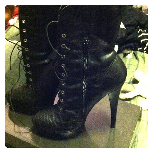 Platform boots...