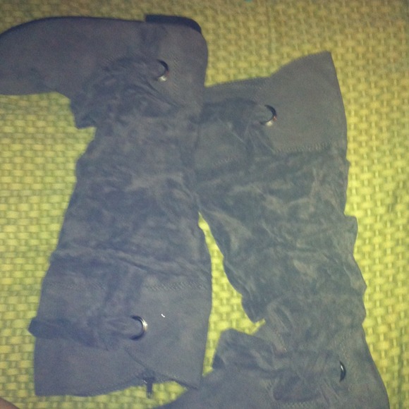 Grey suede boots never been worn!