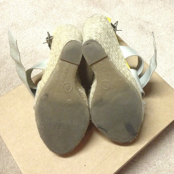 Wedges with espadrille bottoms from Target - Picture 2 of 4