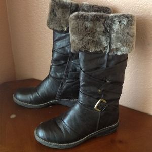 @Jezebela--Flat boots extra warm⬇REDUCED
