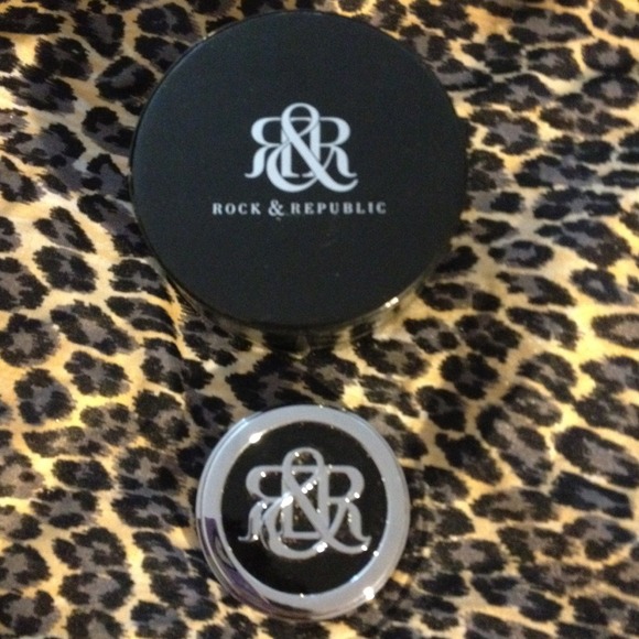 authentic Rock & Republic eyeshadow color denim