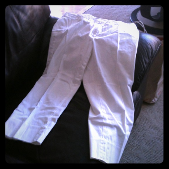 White Capri pamts