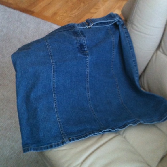 Knee length jean skirt with self belt