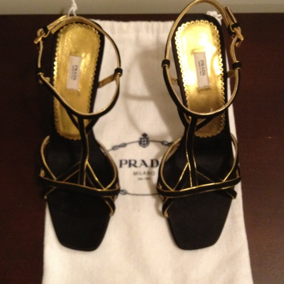 Reduced!!! NW suede heels by Prada - Picture 2 of 4