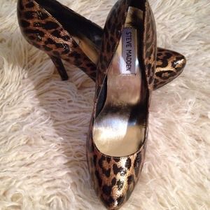 NEW 4.5 inch heel height sexy leopard print pumps.