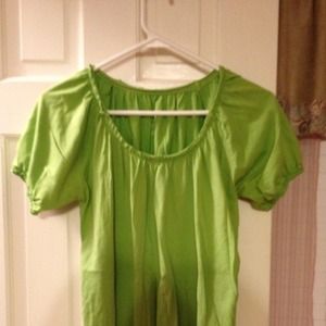 Very cute green top 🌺