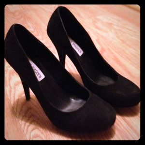 XSOLDX Steve Madden pumps