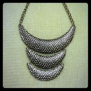 Metal plate drama necklace!