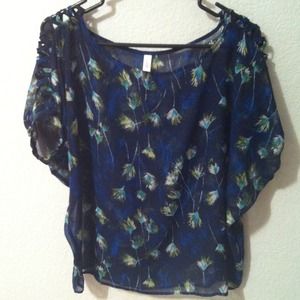Peacock Criss-Cross Sleeve Top