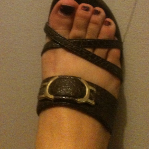 Brown croc embossed wedges w gold buckle detail