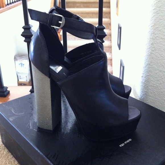 Dolce Vita Shoes - FLASH SALE NEW Dolce Vita platform shoe