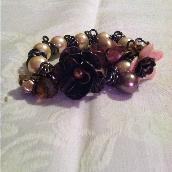 Metal flower faux pearl n bead bracelet - Picture 3 of 4