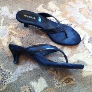 Comfy and cute Aerosoles black sandal
