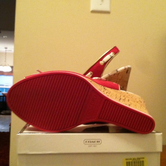 Coach wedge 4 1/2" heel - Picture 3 of 4