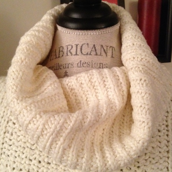 **Reduced**Knitted turtleneck sweater - Picture 3 of 3