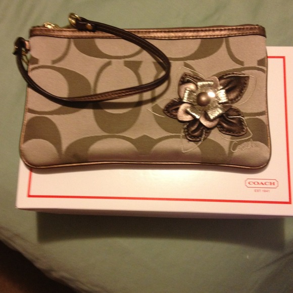 Coach wristlet! Authentic!