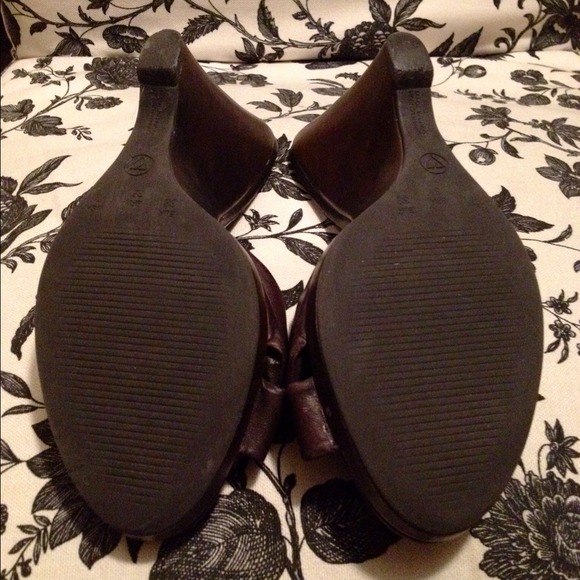 Sold: Brown & Bronze Wedges - Picture 4 of 4