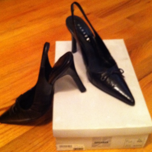 Black parade shoe