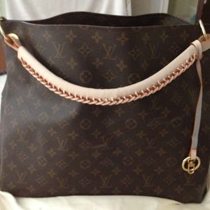 Replica LV.. Is a beautiful bag..