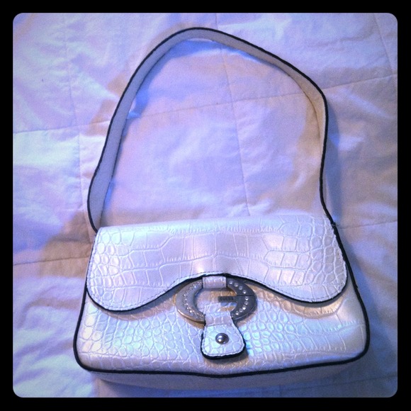 Super cute Guess bag