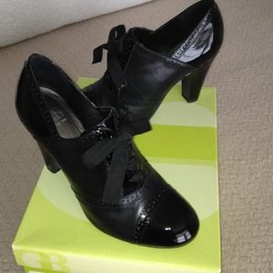 🌺FINAL REDUCTION🌺 Two-tone black ribbon lace-up