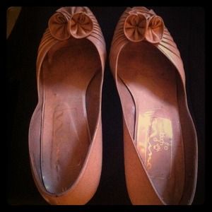 Vintage Nina tan pumps 1.5 inch