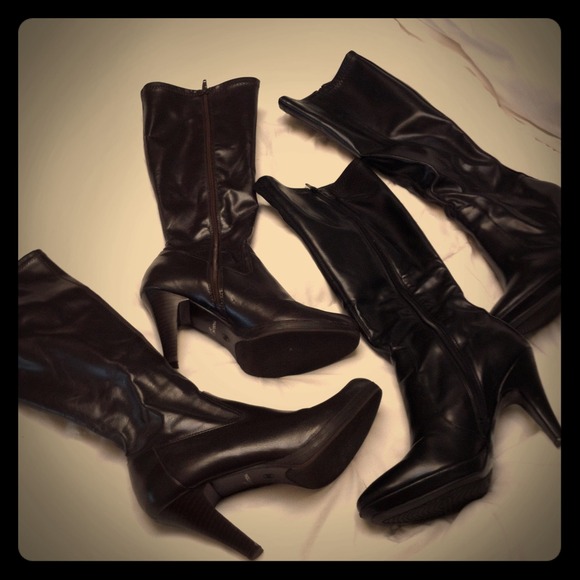 🌺🌺Brown and black boots🌺MAKE AN OFFER🌺