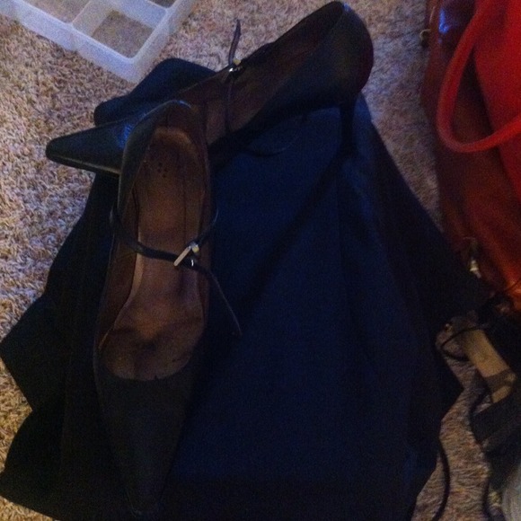 Previously worn Kenneth Cole black strap pumps - Picture 2 of 3