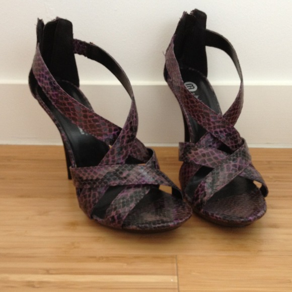 Gorgeous black and purple snake skin heels
