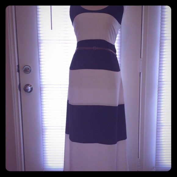 💢RESERVED for @monilove💢 Maxi Dress