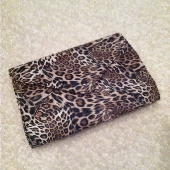 Animal Print Envelope Clutch - Picture 3 of 3