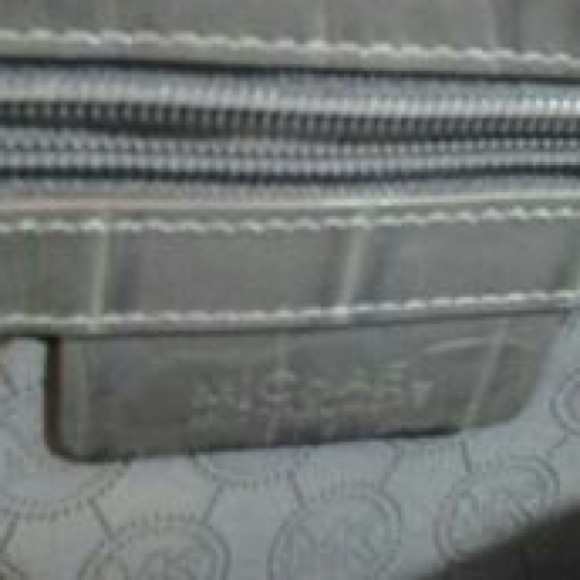 SOLDMK Embossed grey crocodile - Picture 2 of 4