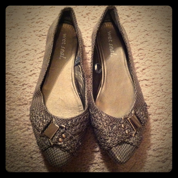💛*SOLD*Grey flats