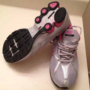 Classic Nike Shocks in silver and hot pink