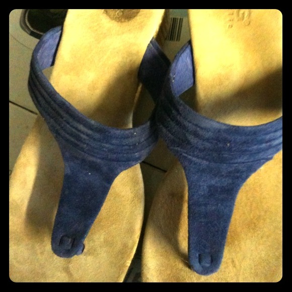 Summer Sale - 20% off!UGG thong sandals with wedge