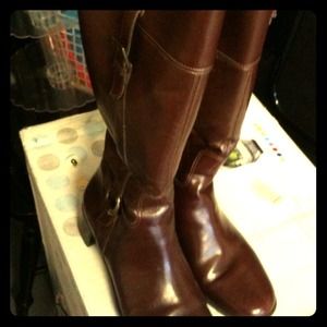 Reserved!Poprincess6791Naturalizer burnt red boots