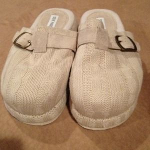Gently used Steve Madden clogs!