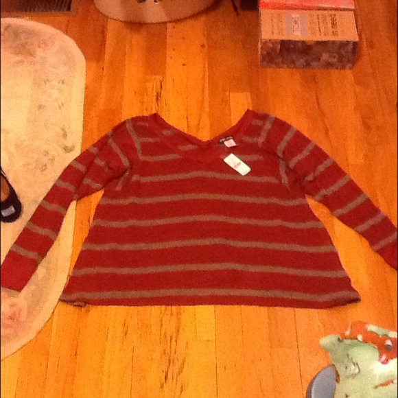 NEW! Dark pink and gray flowy sweater