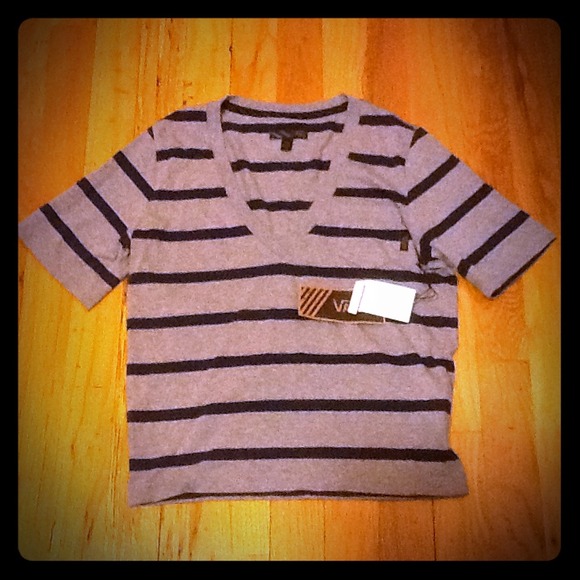 New with tag crop gray and navy blue vans top.