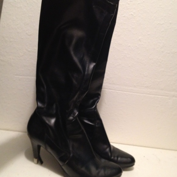 🆑Sold🆑Pointy toe knee hi boots