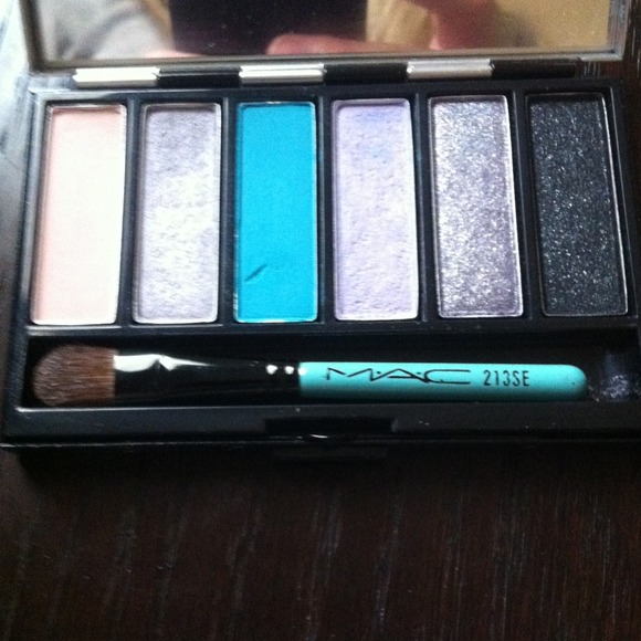 SOLD!!! Mac limited edition eyeshadow pallet