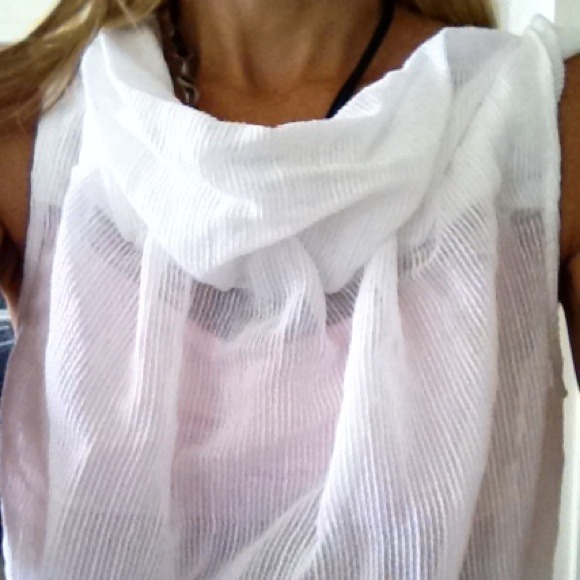 BCBG layering white top