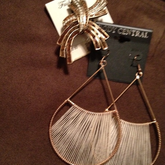 Broach and earring set