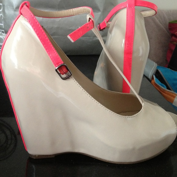 Wearing. not for sale anymore.Call it SPRING shoes - Picture 3 of 4