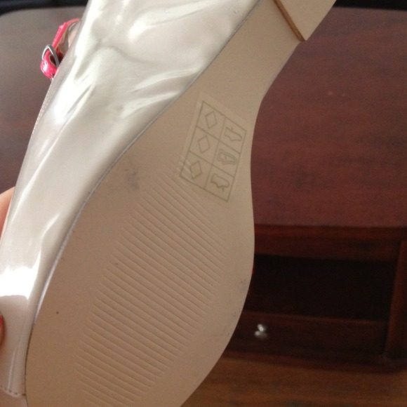 Wearing. not for sale anymore.Call it SPRING shoes - Picture 4 of 4