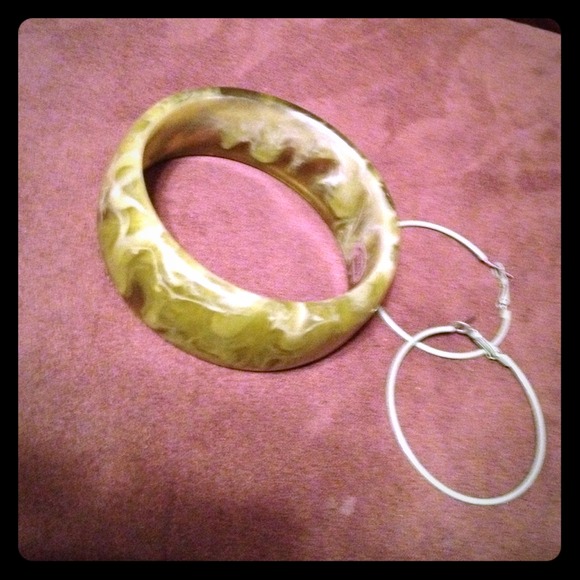 Bracelet and earrings set