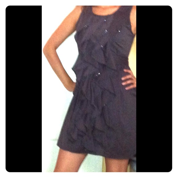 💢SOLD💢Beautiful Short grey dress with ruffles